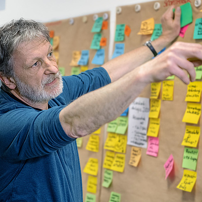 AVAT Karriere - Arbeiten bei AVAT - Martin behält den Überblick über Produkte, Prozesse und Potentiale AVAT Karriere - Arbeiten bei AVAT - Martin behält den Überblick über Produkte, Prozesse und Potentiale