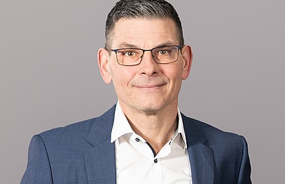 Energieexperte David Socha im Porträt und Interview mit VEDEC, dem Verband für Energiedienstleistungen und Contracting.