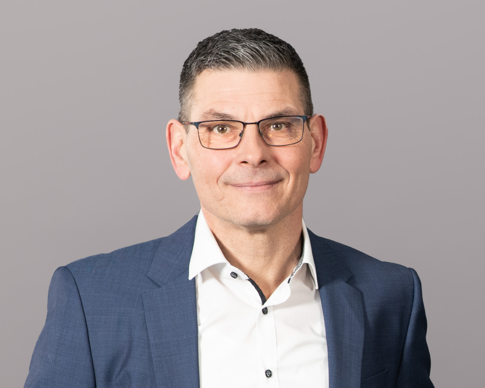 Energieexperte David Socha im Porträt und Interview mit VEDEC, dem Verband für Energiedienstleistungen und Contracting.